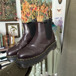 2976 Arcadia Platform Dr.Martens Chelsea Boots